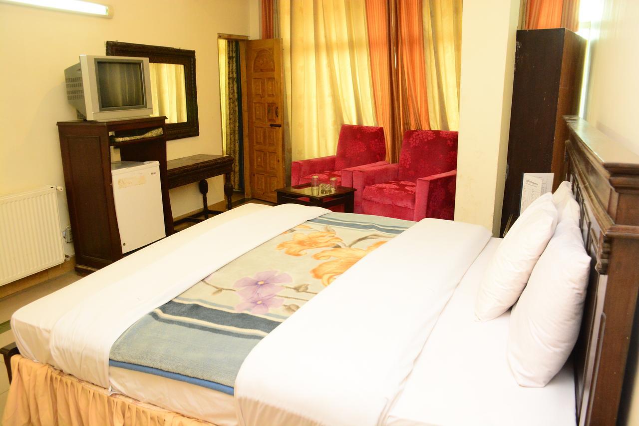 Hotel Move-N-Pick Murree Exterior photo